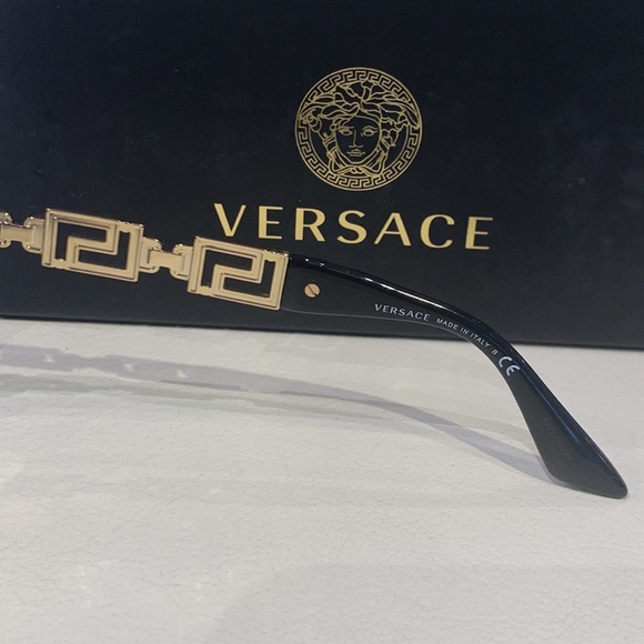 New Women’s Versace Sunglasses - Picture 5 of 7